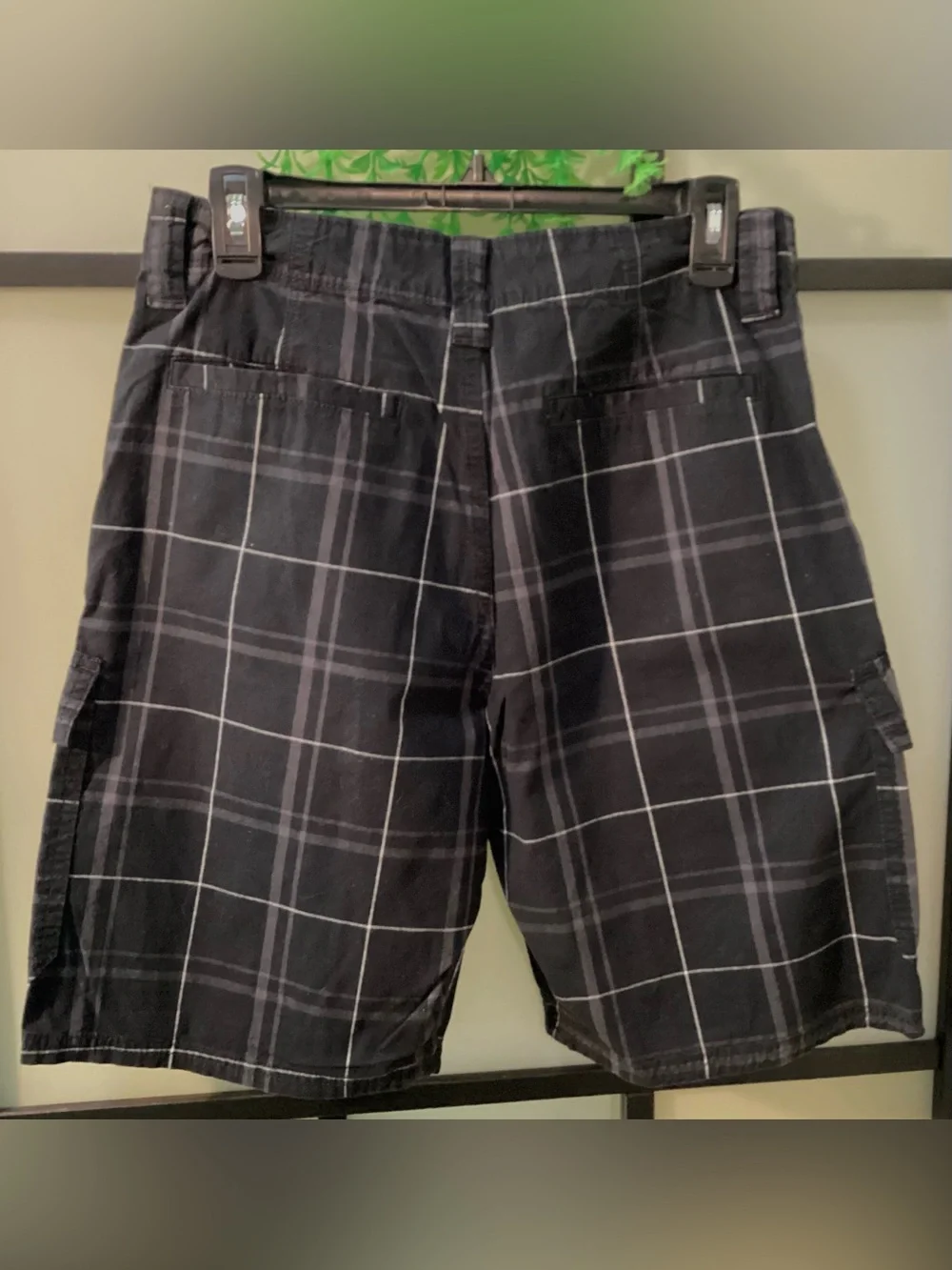 Wrangler relaxed fit cargo short pants 6 pockets. Size 30
